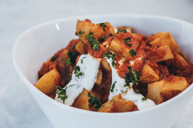patatas braves, patatas bravas recipe, mexican potato recipe, spicy potato recipe, mexican fried potatoes recipe, Mexican patatas bravas, vegan patatas bravas, papas bravas, papas bravas recipe, receta de patatas bravas, patatas bravas receta,mexican patatas, patatas chipotle, mexican patatas bravas, vegan patatas bravas